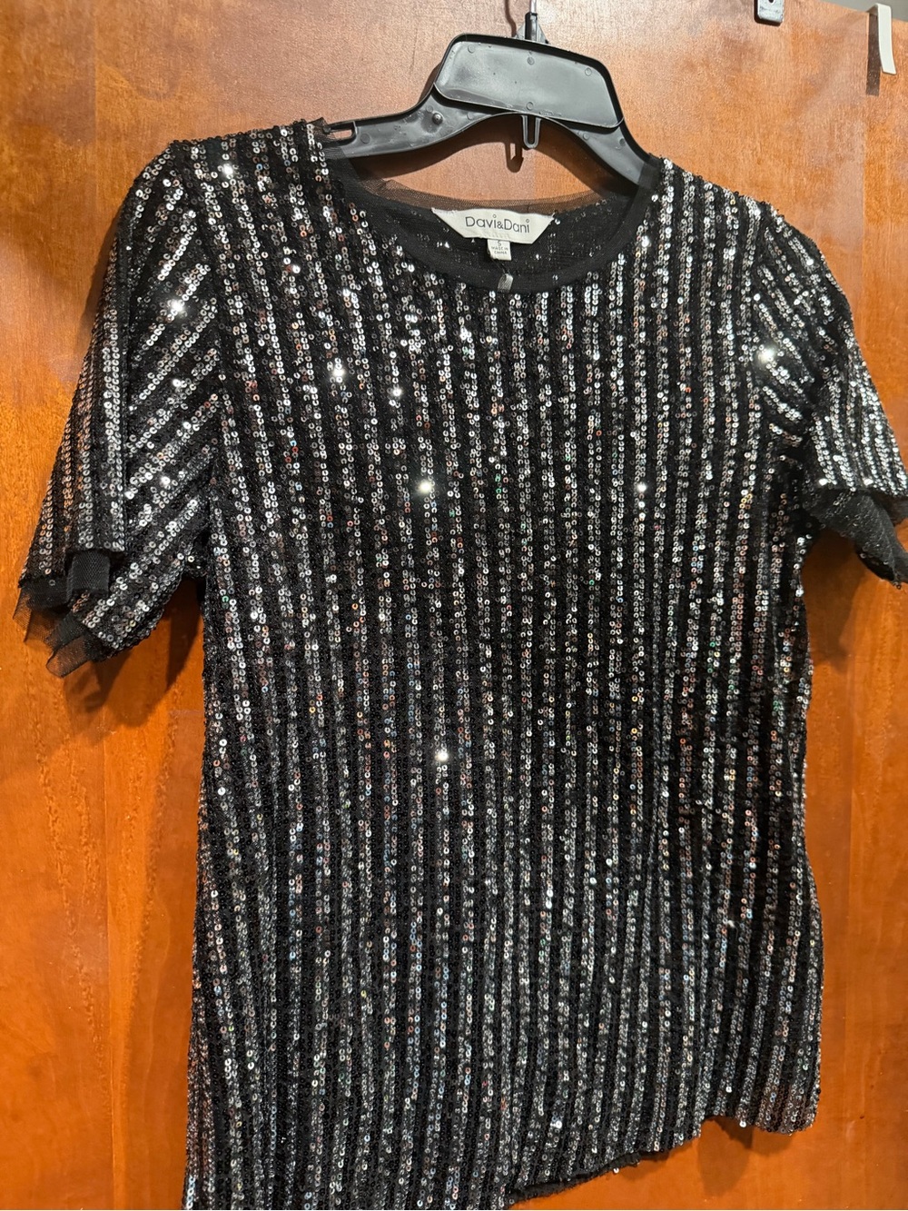 Davi & Dani Black Sequin Crewneck Top